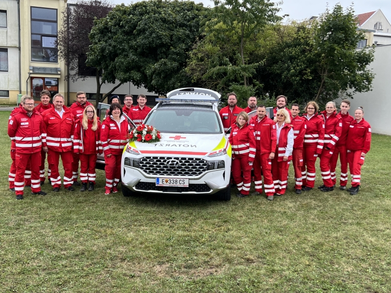 Neues Notarzteinsatzfahrzeug F R Rotes Kreuz Freiwillige Feuerwehr Der Stadtgemeinde Frauenkirchen